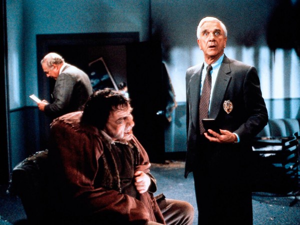 Голый пистолет 2 1/2: Запах страха (3)