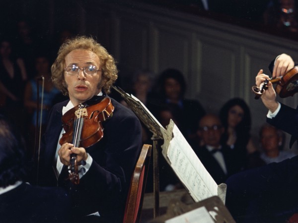 Высокий блондин в черном ботинке (5)