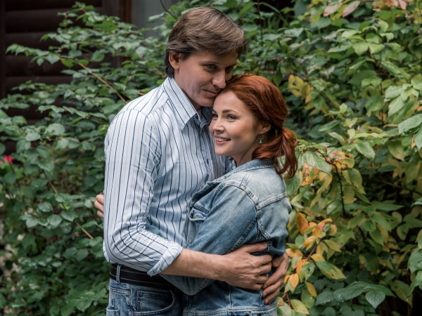 Женщина с лилиями