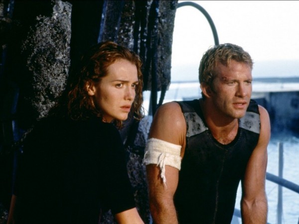 Глубокое синее море (4)