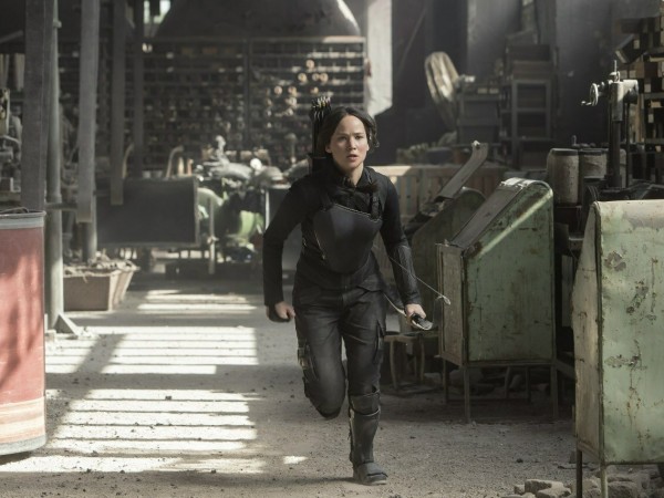 Голодные игры: Сойка-пересмешница. Часть I (6)