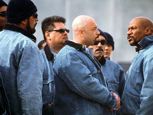 Обсуждению не подлежит (2)