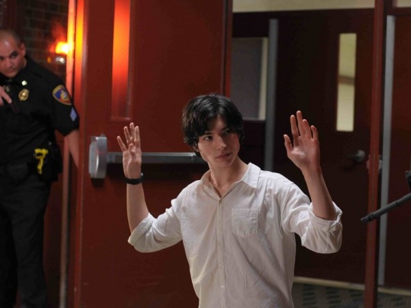 Что-то не так с Кевином (5)