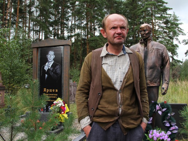 Парень с нашего кладбища (2)