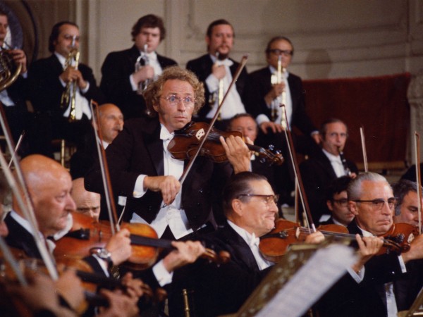 Возвращение высокого блондина (2)