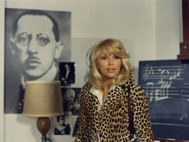 Высокий блондин в черном ботинке (4)